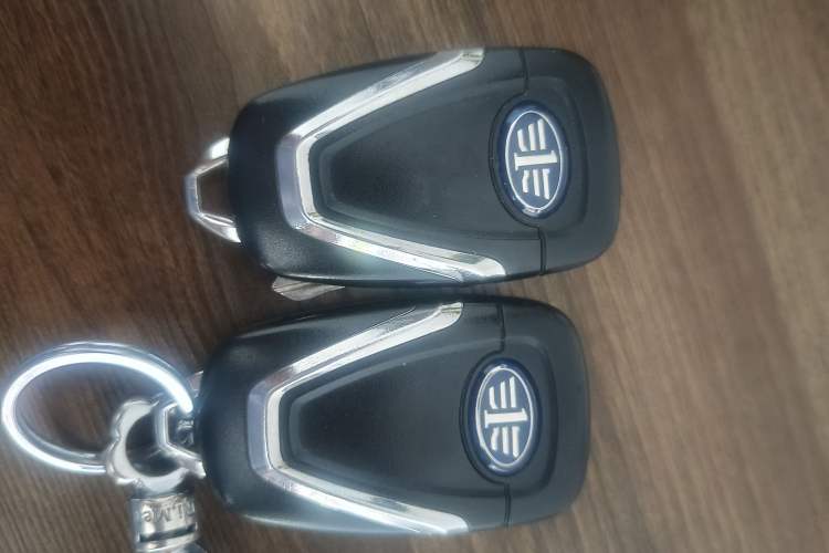 Used Bestune X80 2015 2.0L automatic luxury version Interior 1