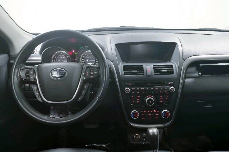 Used Bestune X80 2015 2.0L automatic luxury version Interior 1