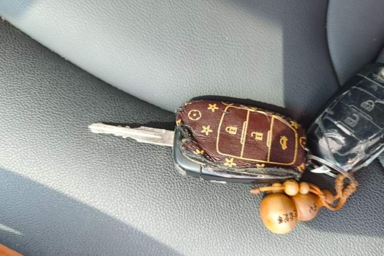 Used Bestune X80 2015 2.0L Manual Luxury Edition Interior 1