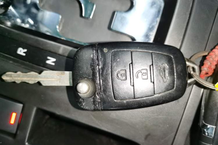 Used Bestune X80 2015 2.0L automatic luxury version Interior 1