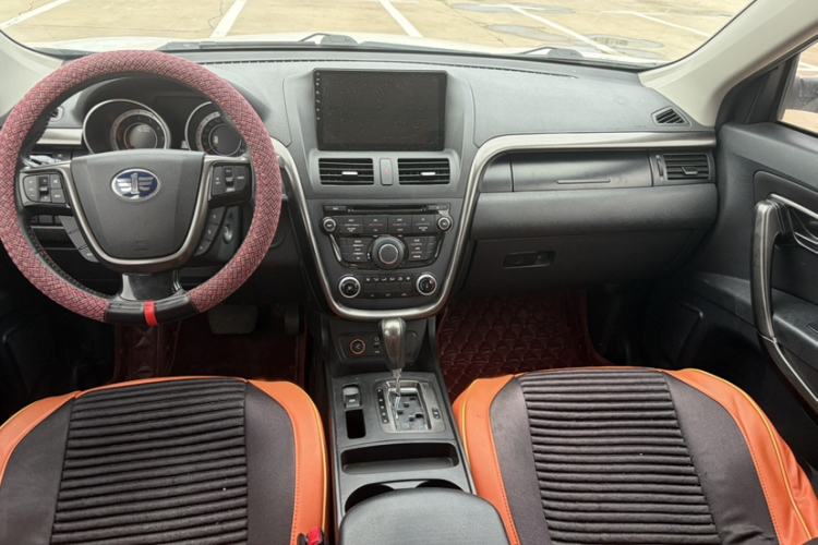 Used Bestune X80 2015 2.0L Automatic Comfort Anniversary Edition Interior 1