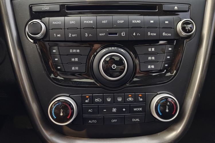 Used Bestune X80 2015 2.0L automatic luxury version Interior 2
