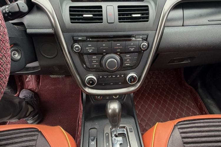 Used Bestune X80 2015 2.0L Automatic Comfort Anniversary Edition Interior 2