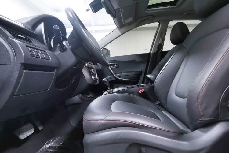 Used Bestune X80 2015 2.0L automatic luxury version Interior 3