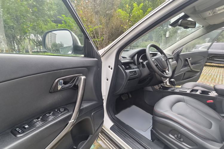 Used Bestune X80 2015 2.0L automatic luxury version Interior 3