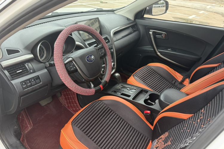 Used Bestune X80 2015 2.0L Automatic Comfort Anniversary Edition Interior 3