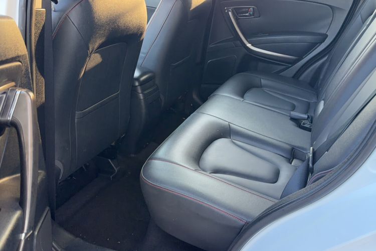 Used Bestune X80 2015 1.8T Automatic Luxury Model Interior 4