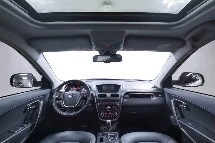 Used Bestune X80 2015 2.0L automatic luxury version Interior 4