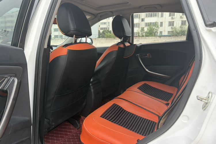 Used Bestune X80 2015 2.0L Automatic Comfort Anniversary Edition Interior 4