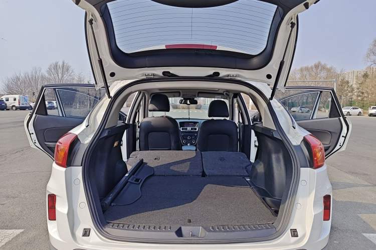 Used Bestune X80 2015 2.0L automatic luxury version Interior 5