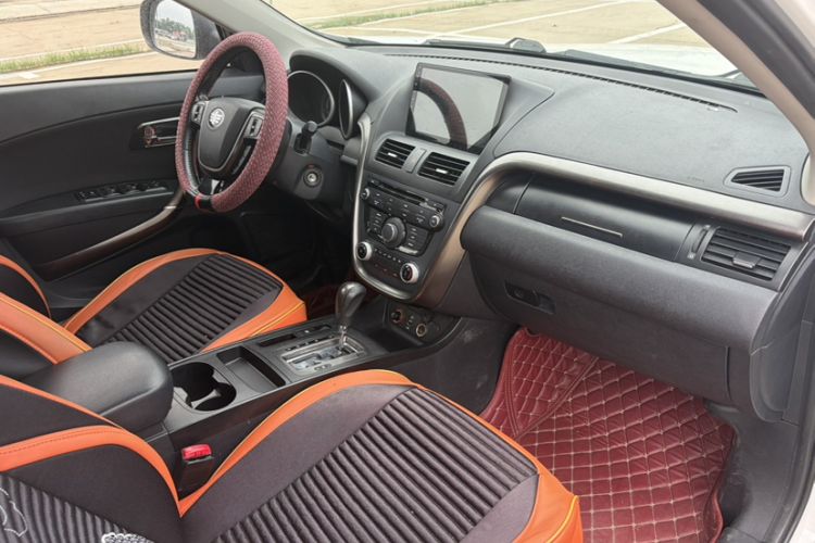 Used Bestune X80 2015 2.0L Automatic Comfort Anniversary Edition Interior 5