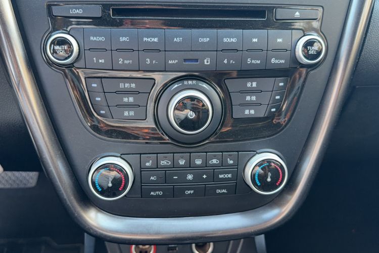 Used Bestune X80 2015 1.8T Automatic Luxury Model Interior 6