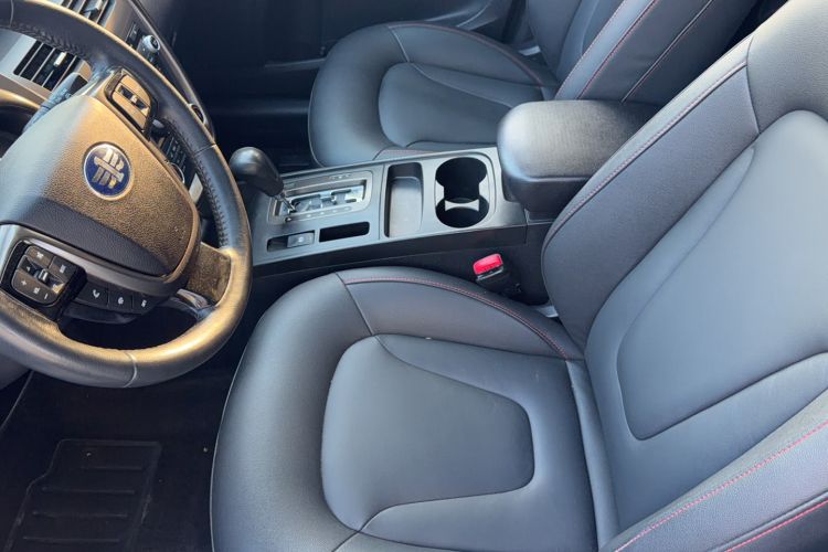 Used Bestune X80 2015 1.8T Automatic Luxury Model Interior 7