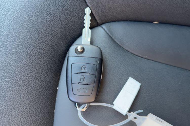 Used Bestune X80 2015 1.8T Automatic Luxury Model Interior 8