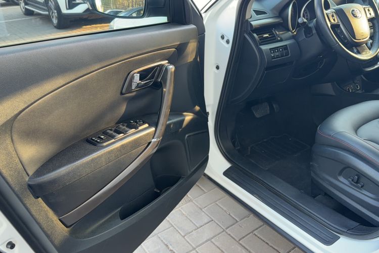 Used Bestune X80 2015 1.8T Automatic Luxury Model Interior 9