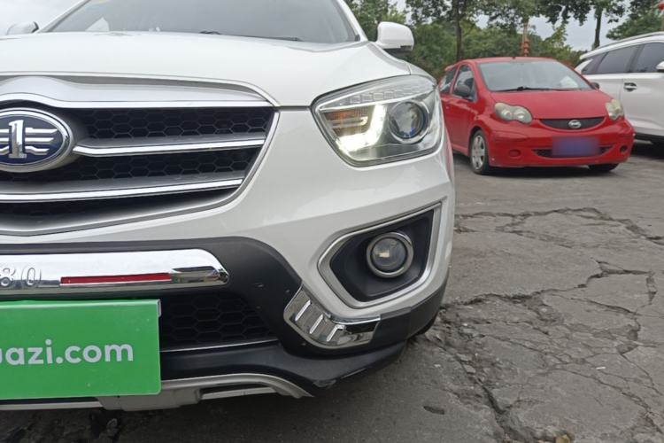 Used Bestune X80 2015 2.0L automatic luxury version Left Front Headlight