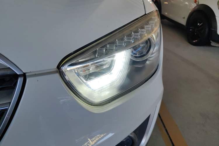 Used Bestune X80 2015 2.0L automatic comfort version Left Front Headlight