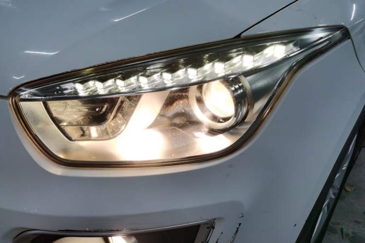 Used Bestune X80 2015 2.0L automatic luxury version Left Front Headlight