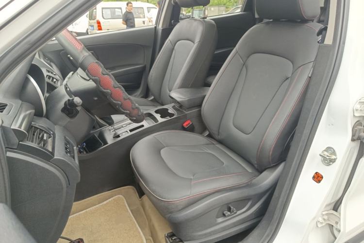 Used Bestune X80 2015 2.0L automatic luxury version Left Front Seat