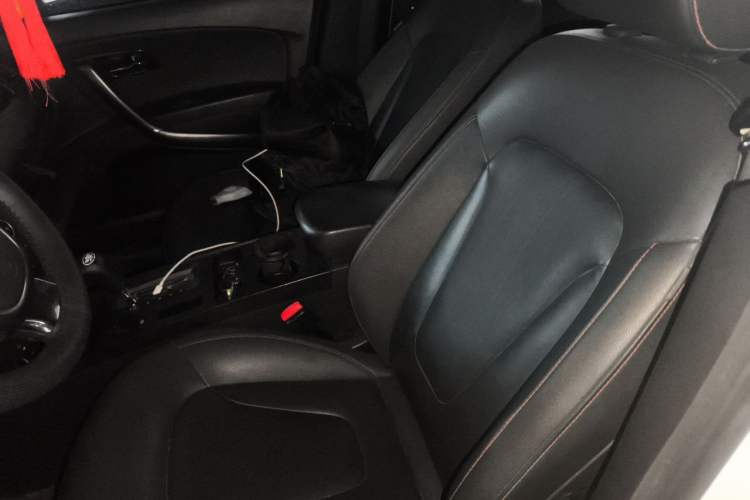 Used Bestune X80 2015 2.0L automatic luxury version Left Front Seat