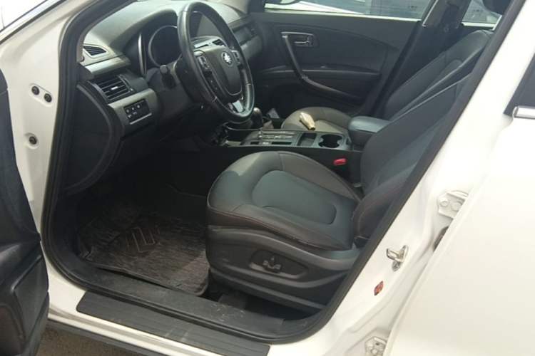 Used Bestune X80 2015 2.0L automatic luxury version Left Front Seat