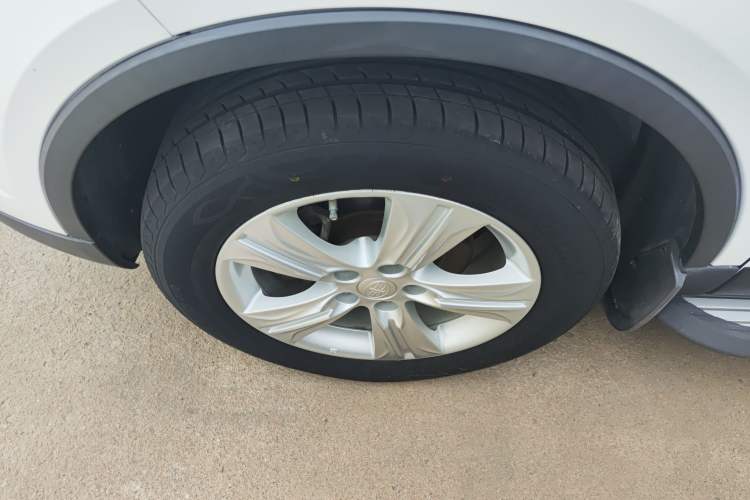 Used Bestune X80 2015 2.0L automatic comfort version Left Front Wheel Hub