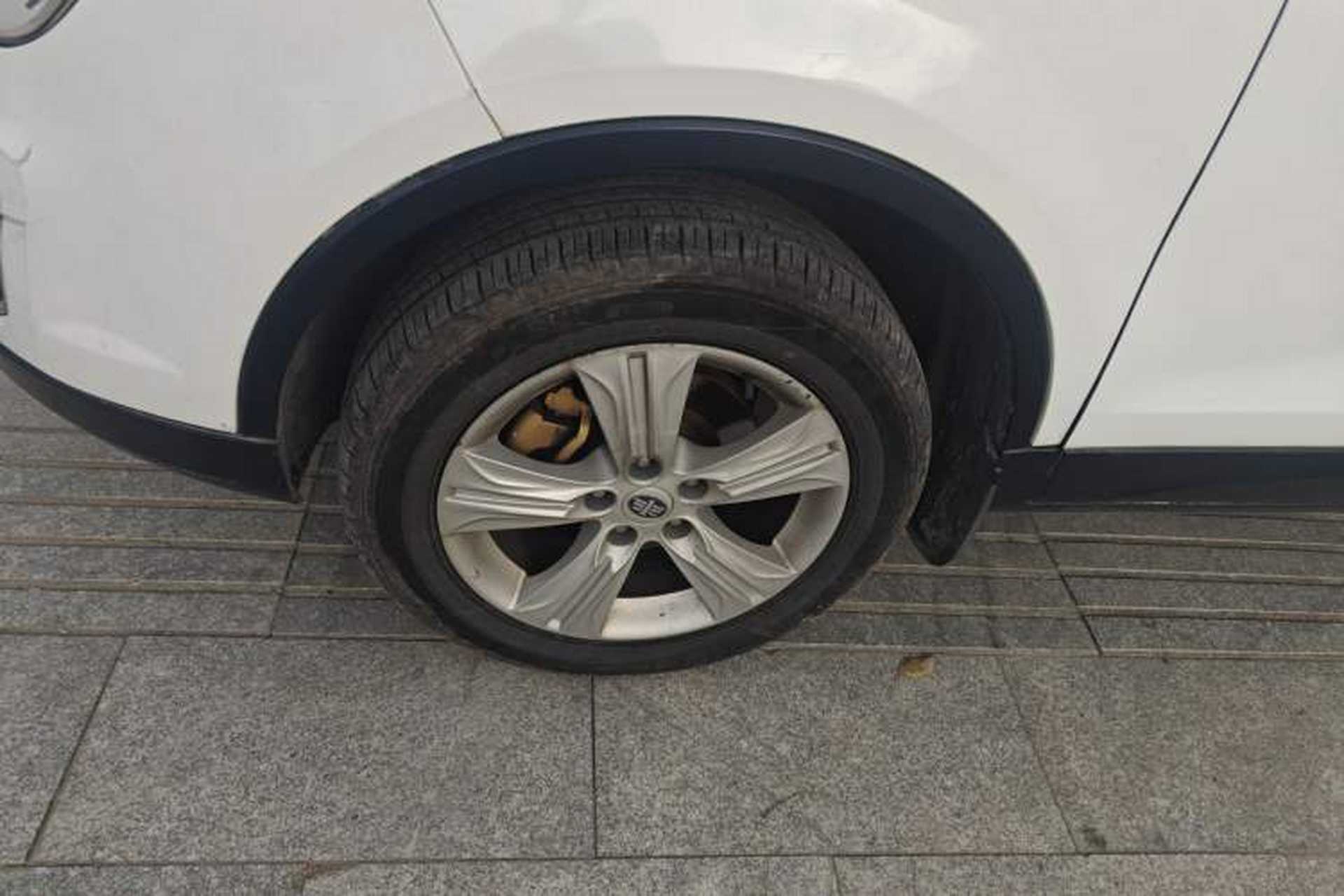 Used Bestune X80 2015 2.0L automatic comfort version Left Front Wheel Hub