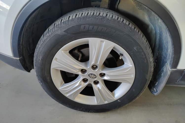 Used Bestune X80 2015 2.0L automatic comfort version Left Front Wheel Hub