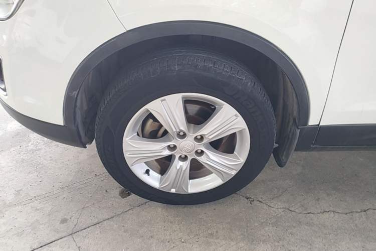 Used Bestune X80 2015 2.0L Automatic Comfort Anniversary Edition Left Front Wheel Hub
