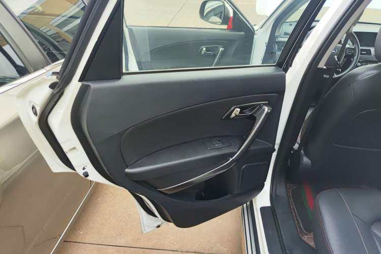 Used Bestune X80 2015 2.0L automatic comfort version Left Rear Door Interior