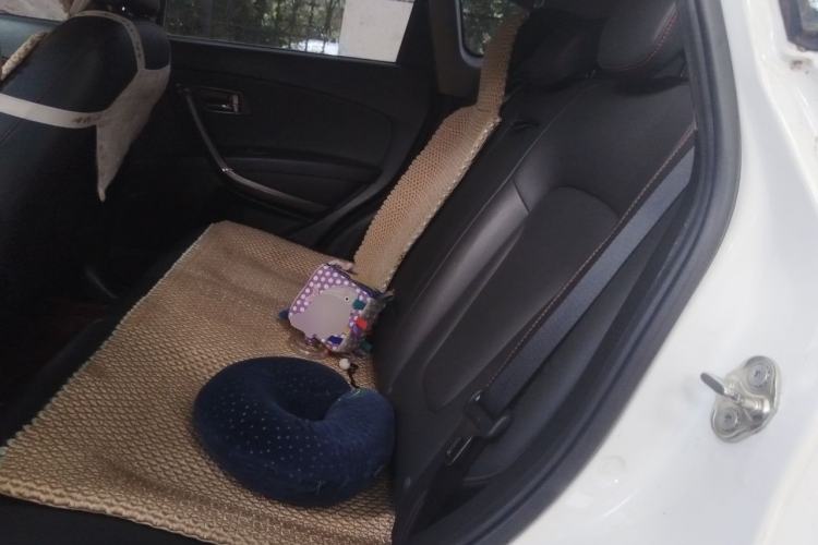 Used Bestune X80 2015 2.0L automatic luxury version Left Rear Seat