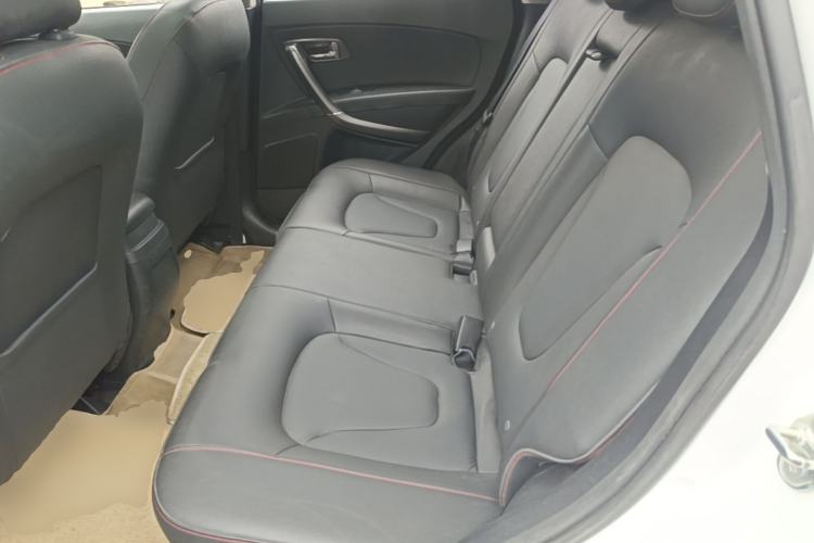 Used Bestune X80 2015 2.0L automatic luxury version Left Rear Seat