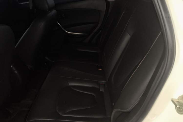 Used Bestune X80 2015 2.0L automatic luxury version Left Rear Seat
