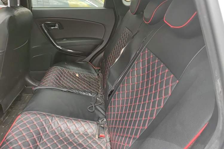 Used Bestune X80 2015 1.8T Automatic Sport Model Left Rear Seat