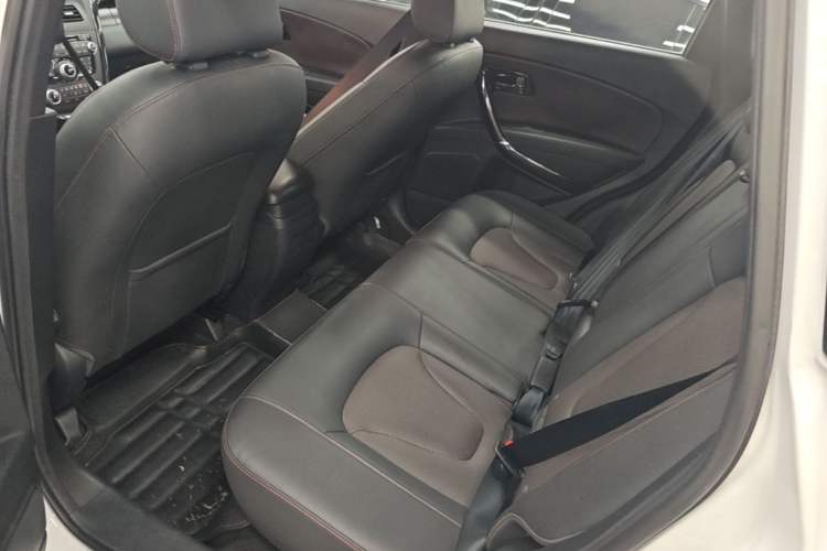Used Bestune X80 2015 1.8T Automatic Sport Model Left Rear Seat