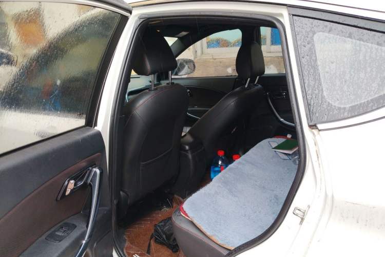 Used Bestune X80 2015 1.8T Automatic Sport Model Left Rear Seat