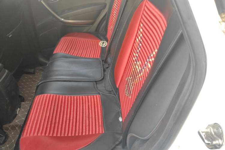 Used Bestune X80 2015 2.0L automatic luxury version Left Rear Seat