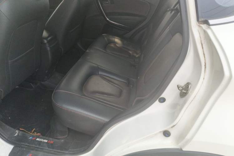 Used Bestune X80 2015 1.8T Automatic Sport Model Left Rear Seat