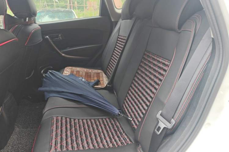 Used Bestune X80 2015 2.0L automatic comfort version Left Rear Seat