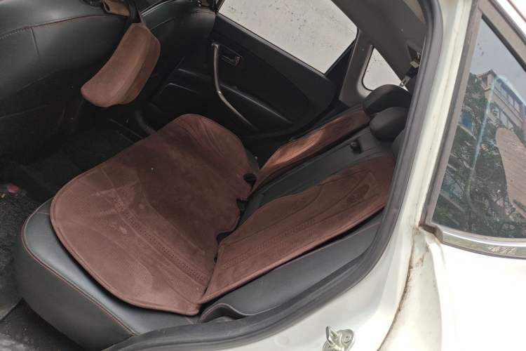 Used Bestune X80 2015 2.0L automatic luxury version Left Rear Seat
