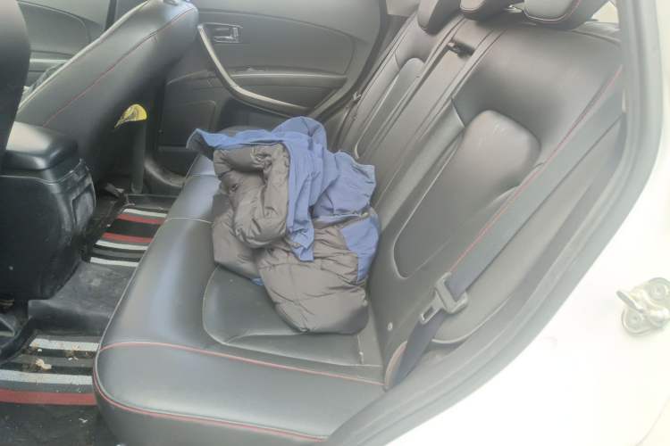 Used Bestune X80 2015 2.0L automatic luxury version Left Rear Seat