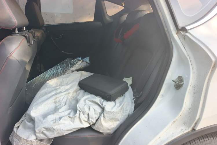 Used Bestune X80 2015 1.8T Automatic Sport Model Left Rear Seat