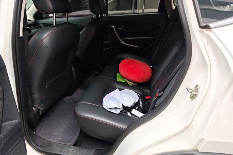 Used Bestune X80 2015 1.8T Automatic Luxury Model Left Rear Seat