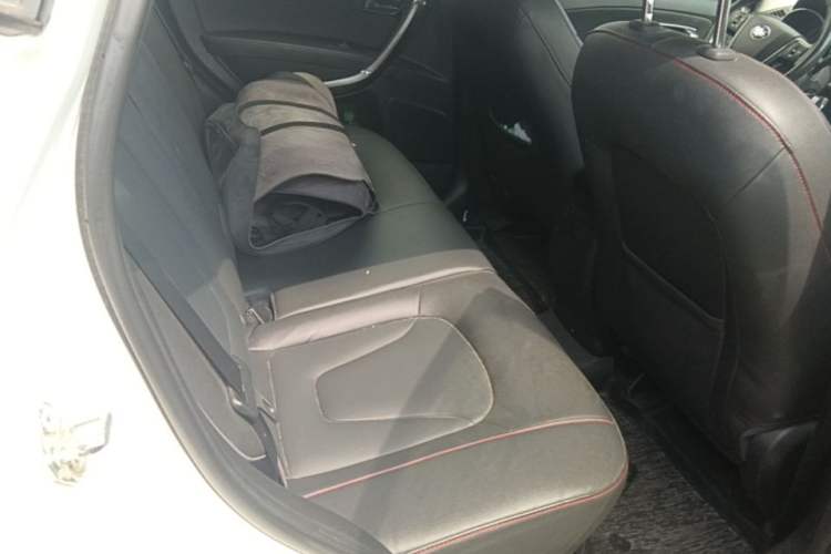 Used Bestune X80 2015 2.0L automatic luxury version Left Rear Seat