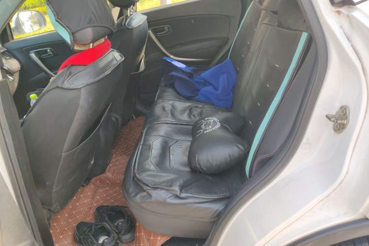 Used Bestune X80 2015 2.0L automatic luxury version Left Rear Seat