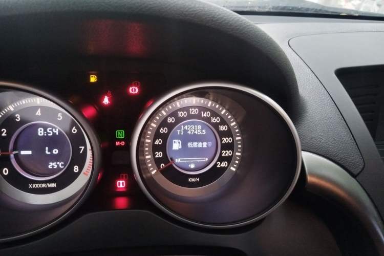 Used Bestune X80 2015 2.0L automatic luxury version Odometer Close Up