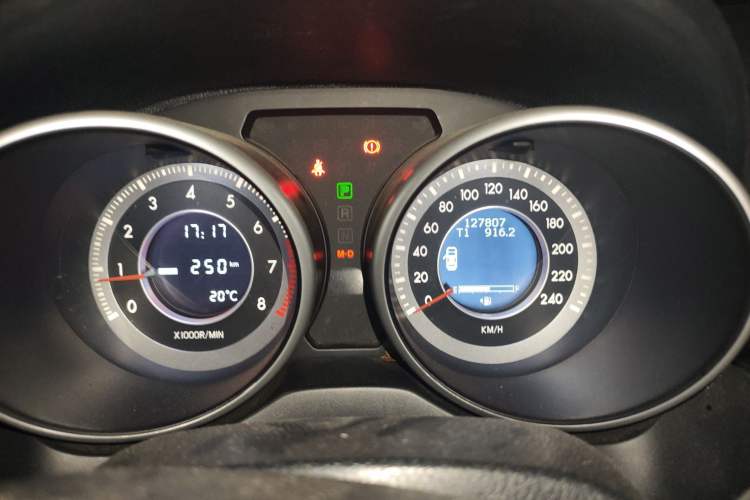 Used Bestune X80 2015 2.0L automatic comfort version Odometer Close Up