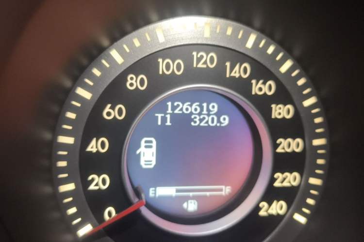 Used Bestune X80 2015 2.0L automatic luxury version Odometer Close Up