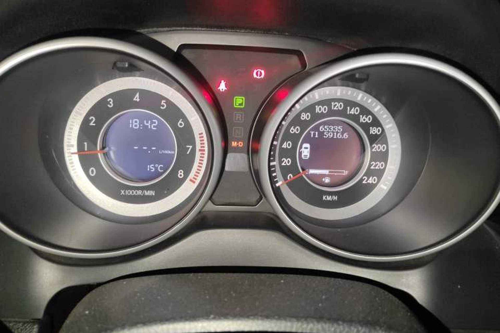 Used Bestune X80 2015 1.8T Automatic Luxury Model Odometer Close Up
