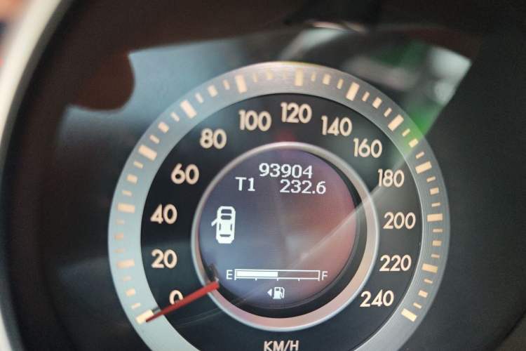 Used Bestune X80 2015 2.0L automatic luxury version Odometer Close Up